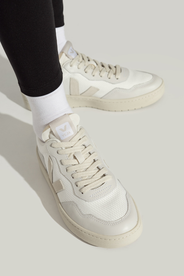 Veja Sneakers 'V-90 B-MESH'