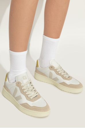 Sneakers v-90 od Veja