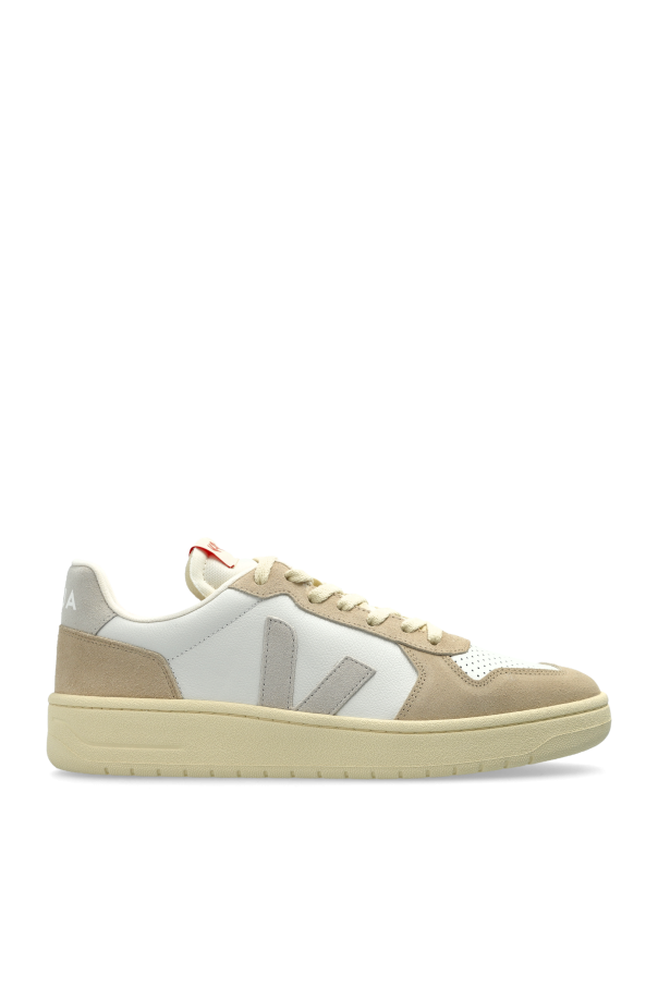 Veja Sports shoes `V-82`