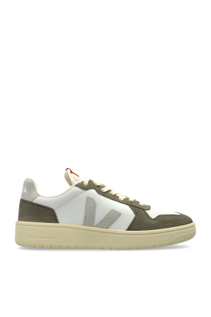 Sport shoes 