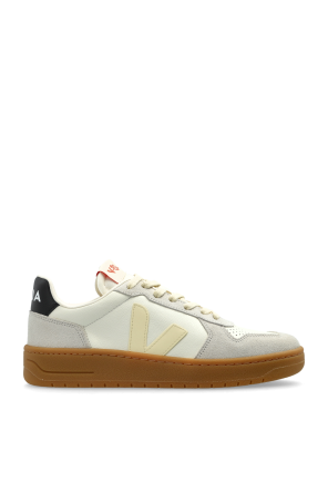 Sports shoes `V-82`