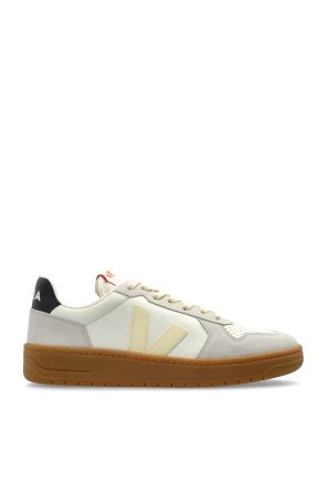 Sports shoes `V-82`