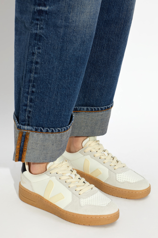 Veja Sports shoes "V-82"