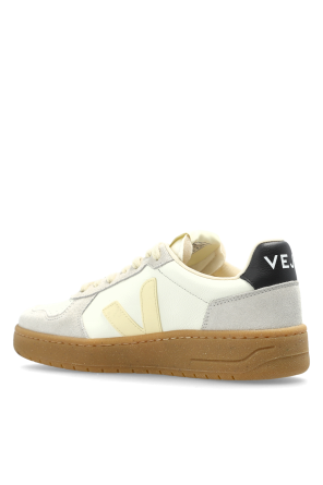 Veja Sports shoes "V-82"
