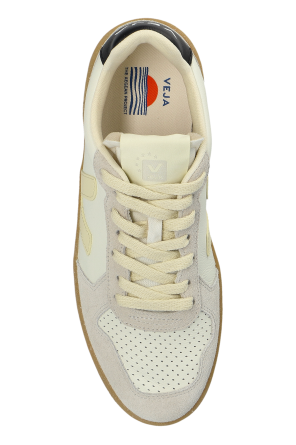 Veja Sports shoes "V-82"