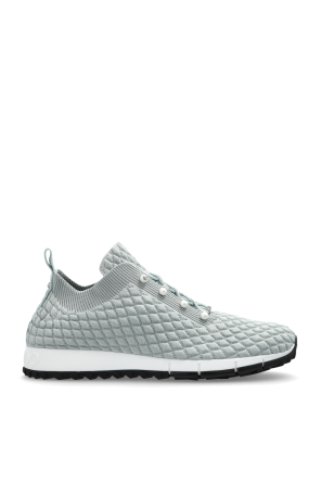 Sports shoes 