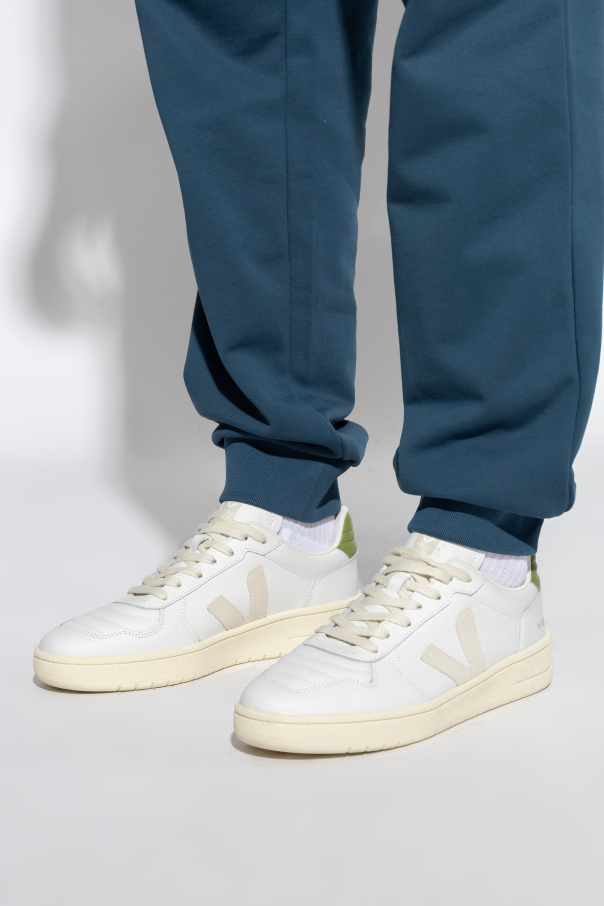 Veja Sport shoes "V-82 II"