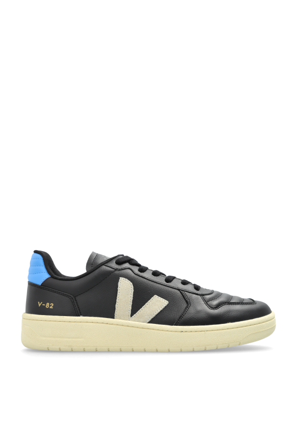 "V-82 II" sports shoes od Veja