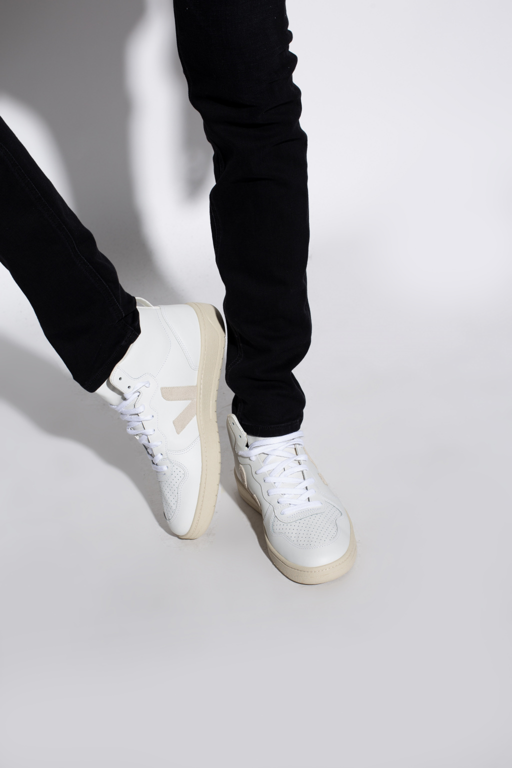 Veja ‘V-15 Leather’ high-top sneakers