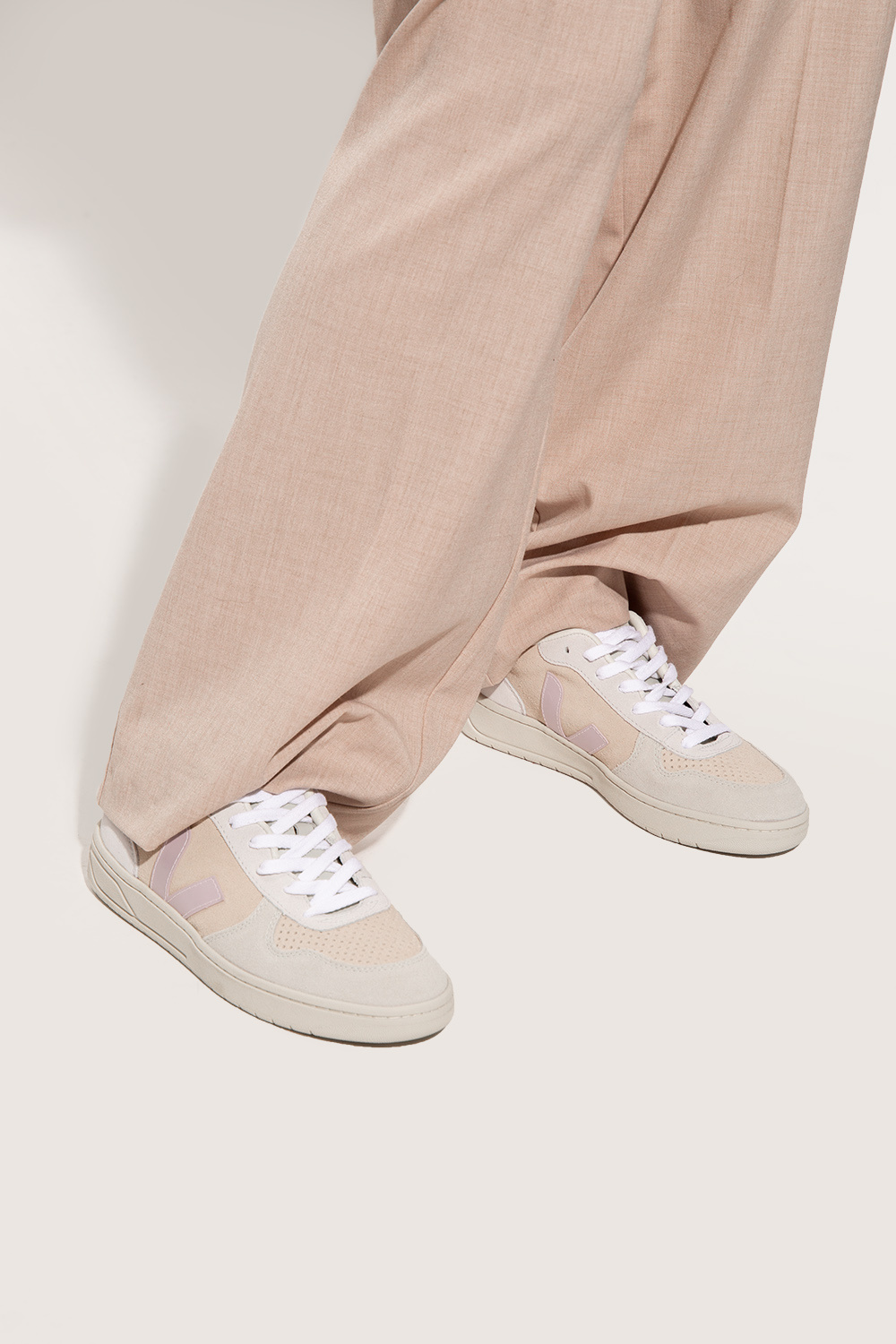 Veja ‘V-10 Suede’ sneakers