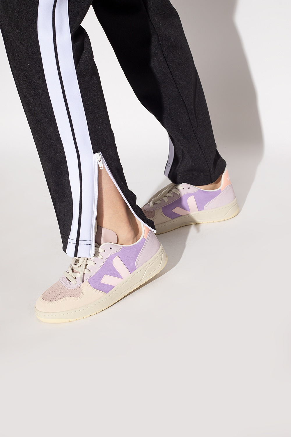 Veja ‘V-10 Suede’ sneakers