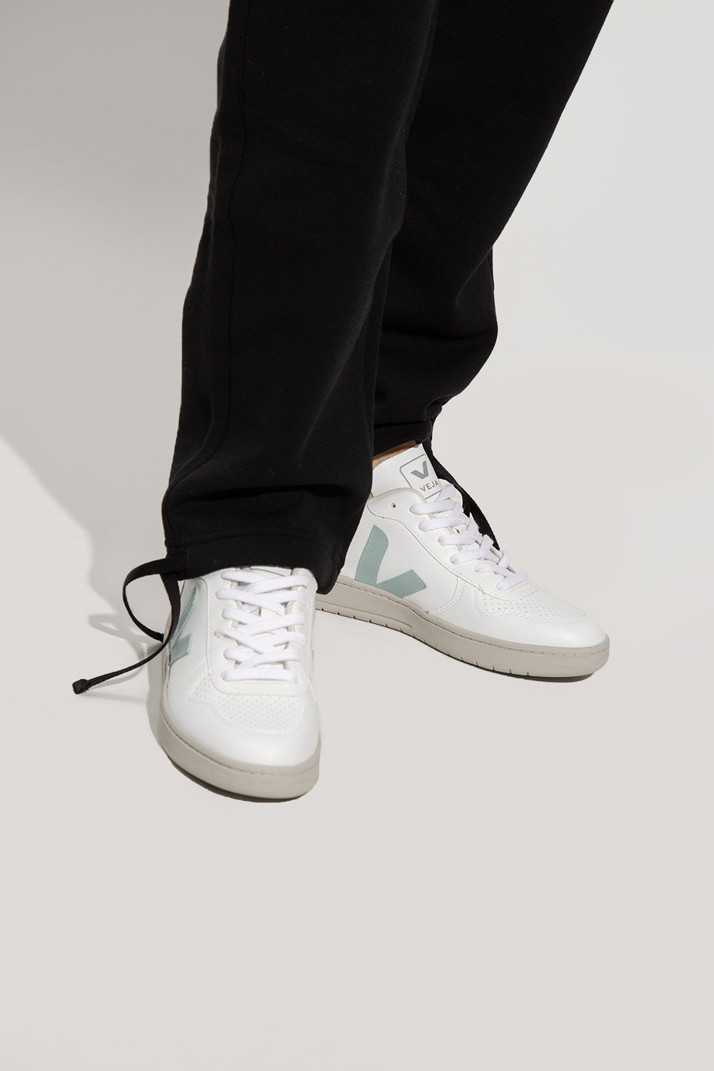 Veja ‘V-10 C.W.L.’ sneakers