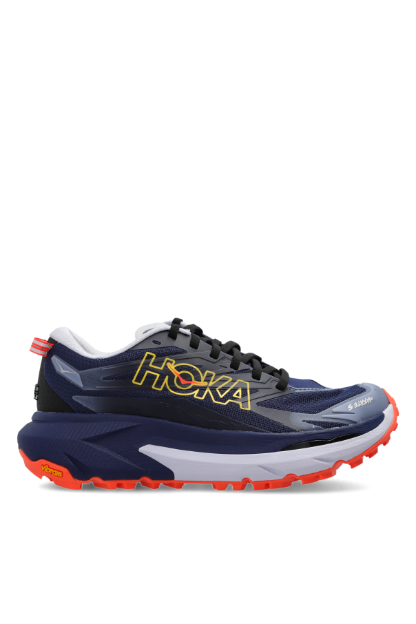 Sports shoes 