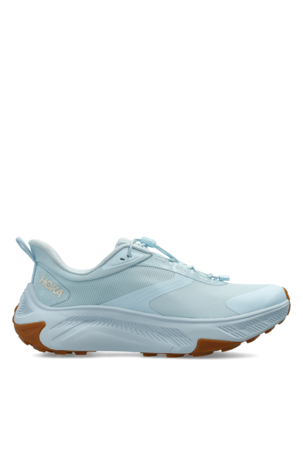 Sports shoes 