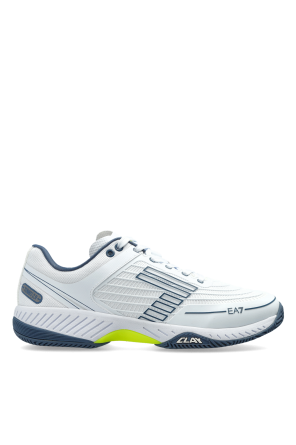 Sports shoes with logo