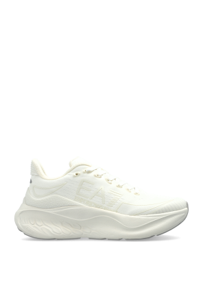 Sports shoes with logo