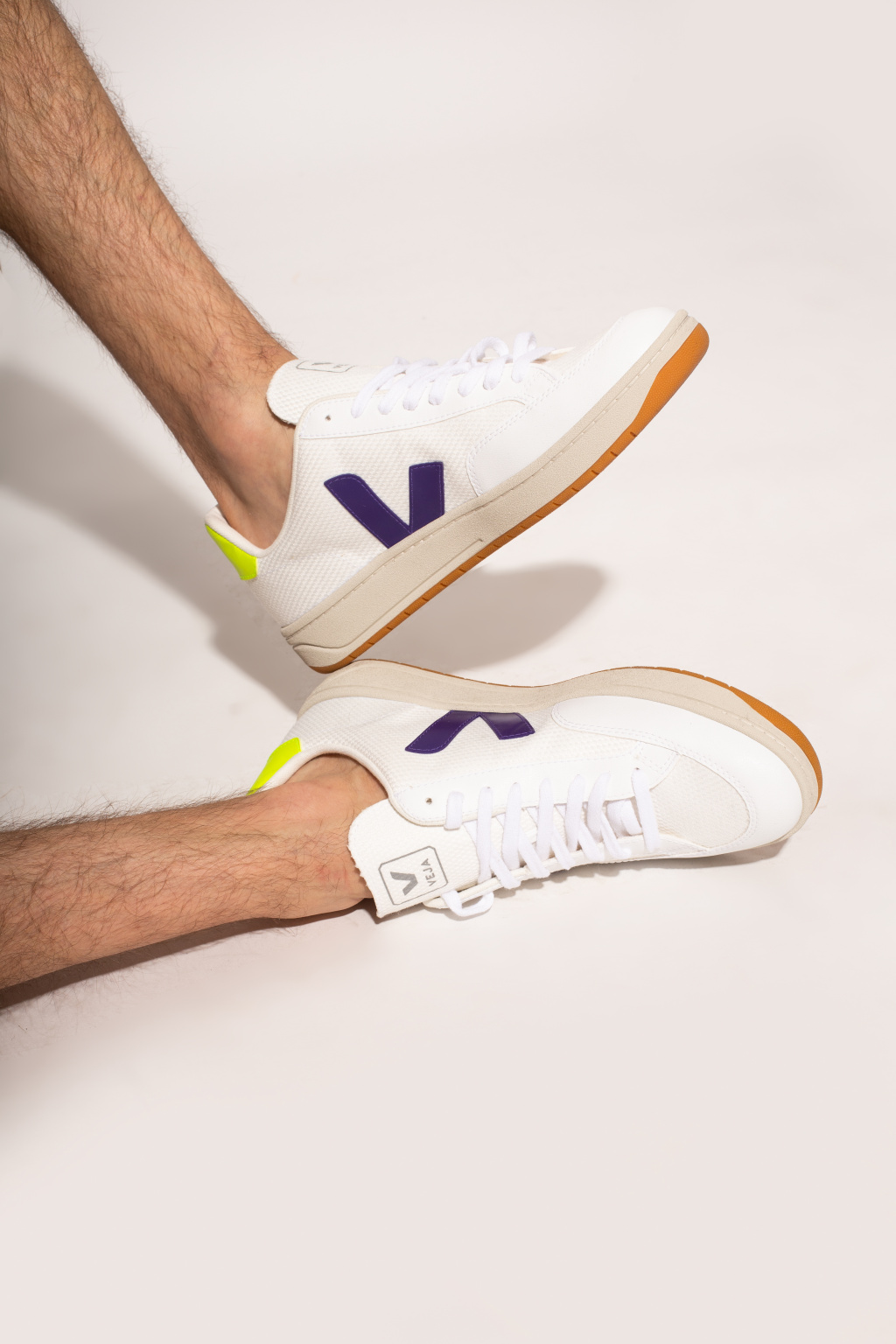 Veja ‘V-10’ sneakers