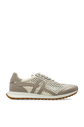 "Retro" sports shoes