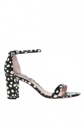 ‘nearlynude’ heeled sandals od Stuart Weitzman