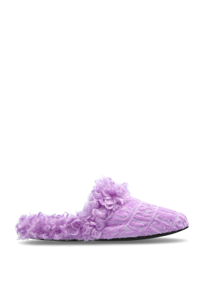 Slippers with faux fur