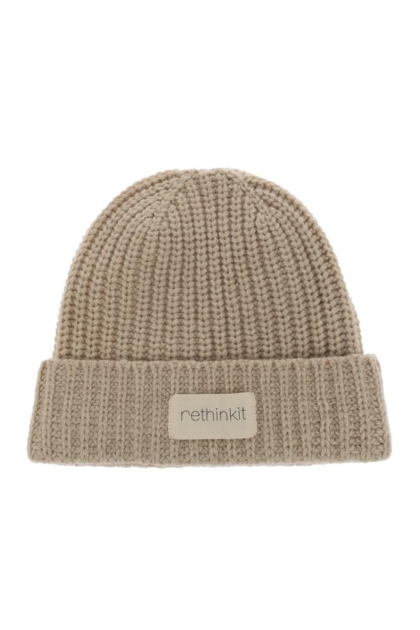 Beanie with logo patch od Rethinkit Studios