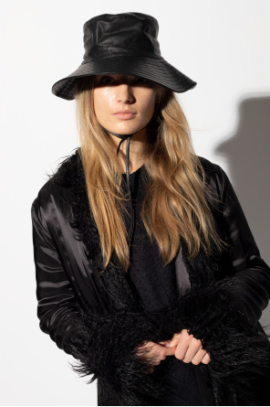 Leather hat od Yves Salomon