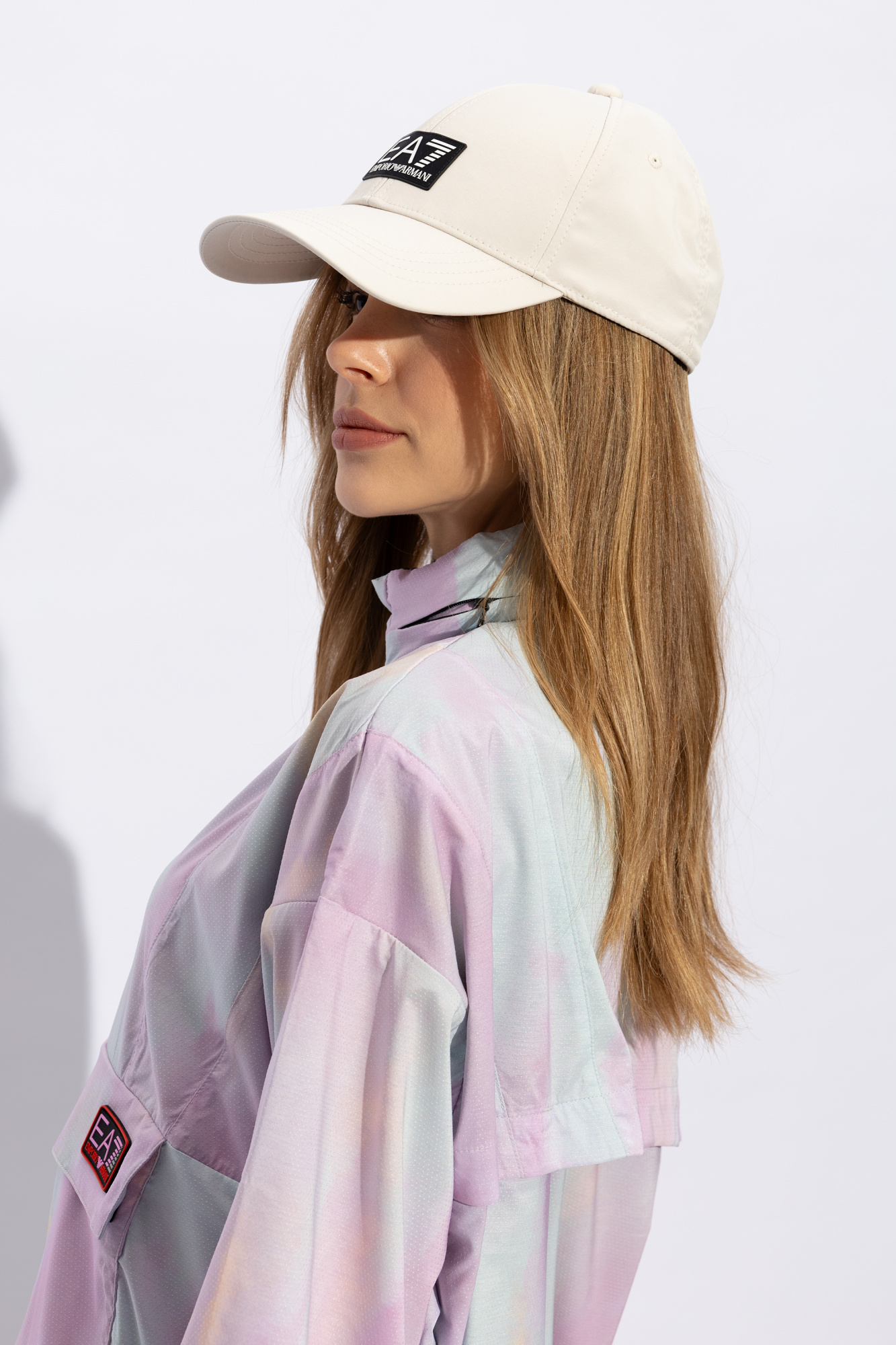 Armani Jeans longsleeved T-shirt Bianco Baseball cap from the ‘Sustainability’ collection