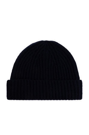 ‘menton’ cap od Lisa Yang