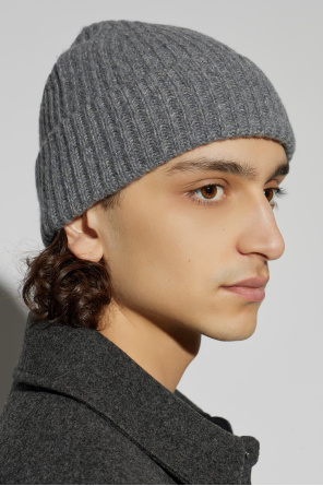 Hat `menton` od Lisa Yang