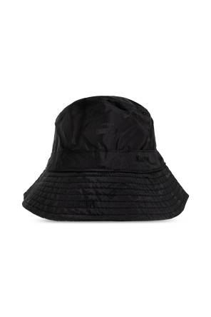 Kapelusz z monogramem