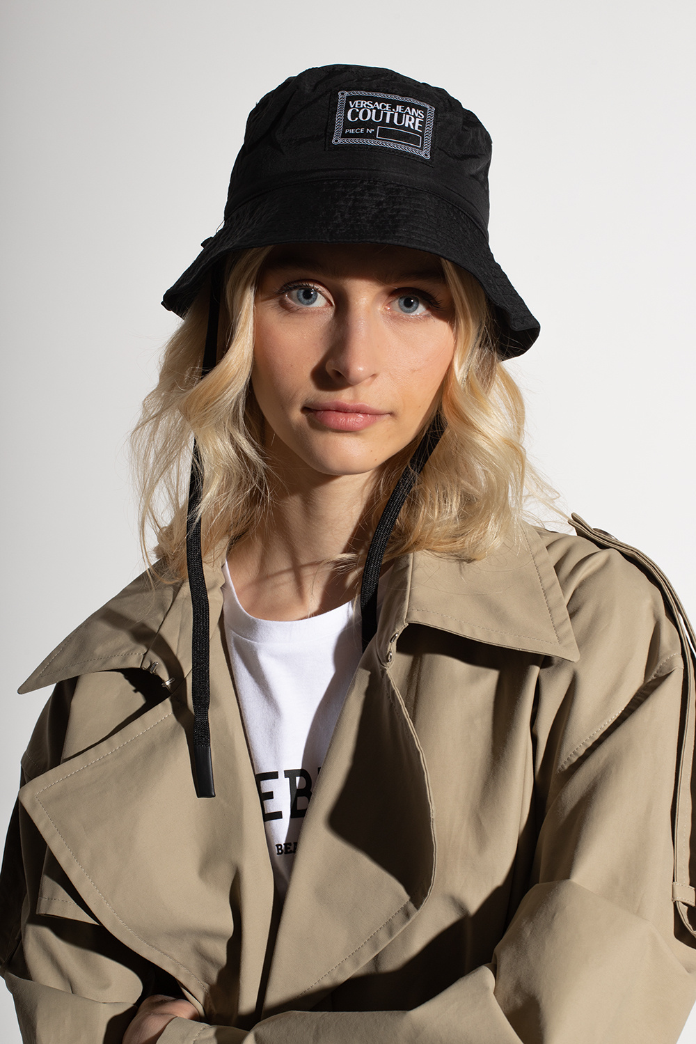 Glossy toe-cap and rubber midsole Bucket hat with logo