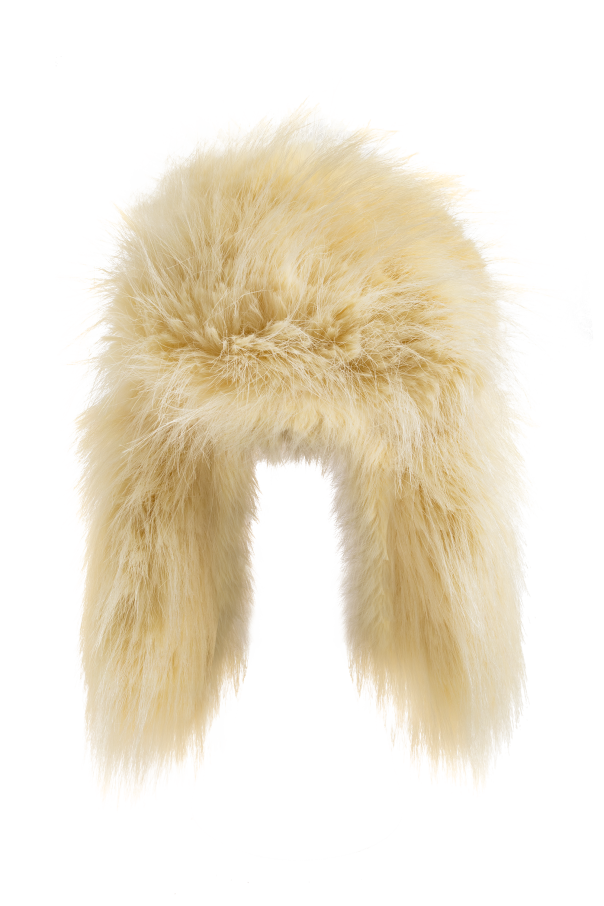 Faux fur hat od Jacquemus