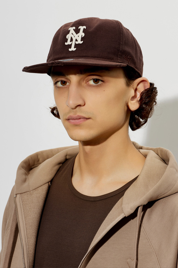 Represent Czapka z daszkiem