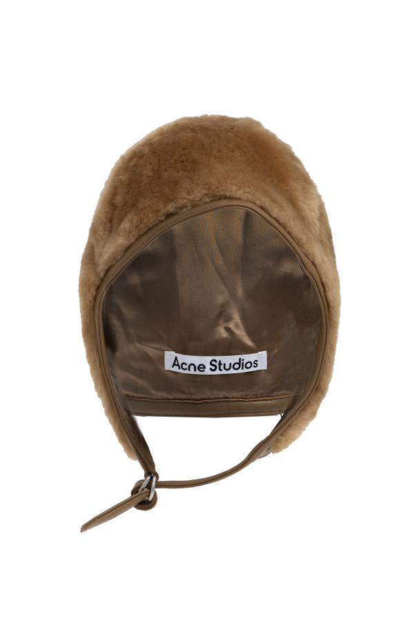 Lamb fur hat od Acne Studios
