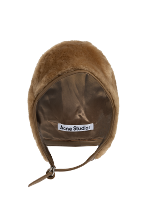 Czapka z futra jagnięcego