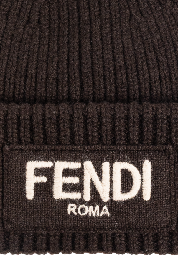 Fendi Gorro con pompón de pelo