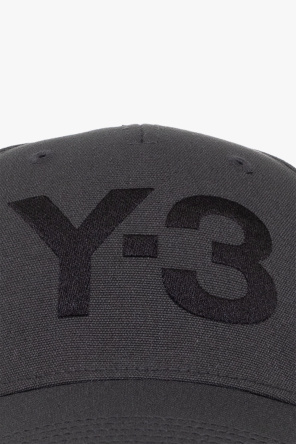 Y-3 Yohji Yamamoto Zobacz, na jakie projekty warto zwracać uwagę przy tworzeniu letnich stylizacji