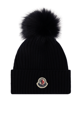 Woolen hat with a pom-pom