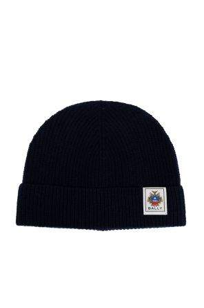 Woolen hat with a logo patch