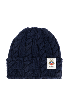 Czapka z naszywką z logo