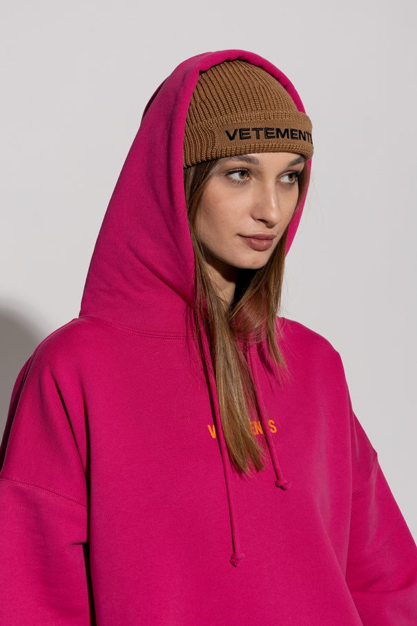 VETEMENTS People looking for a reversible hat with minimum seams