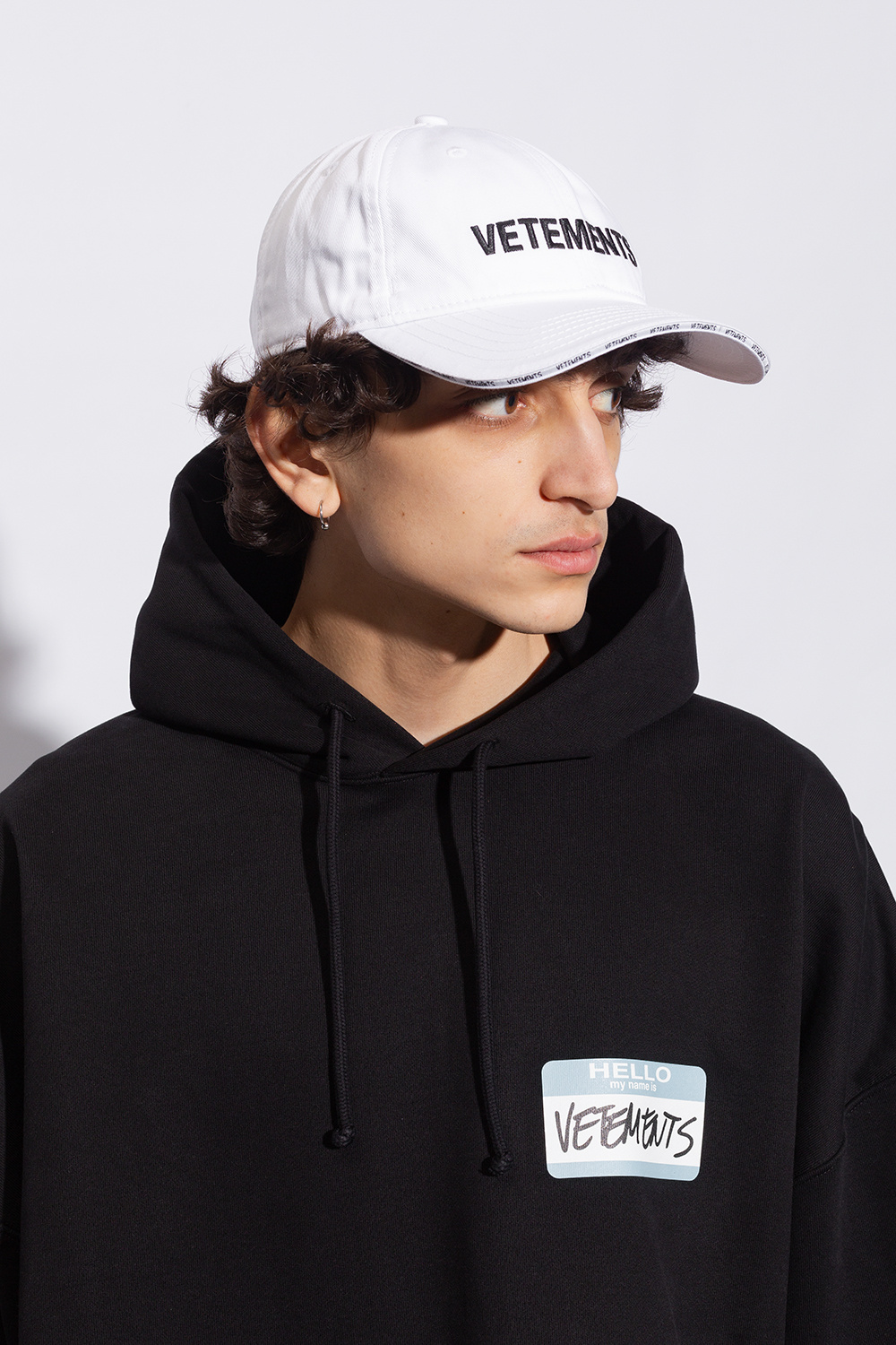 VETEMENTS Baseball cap with logo