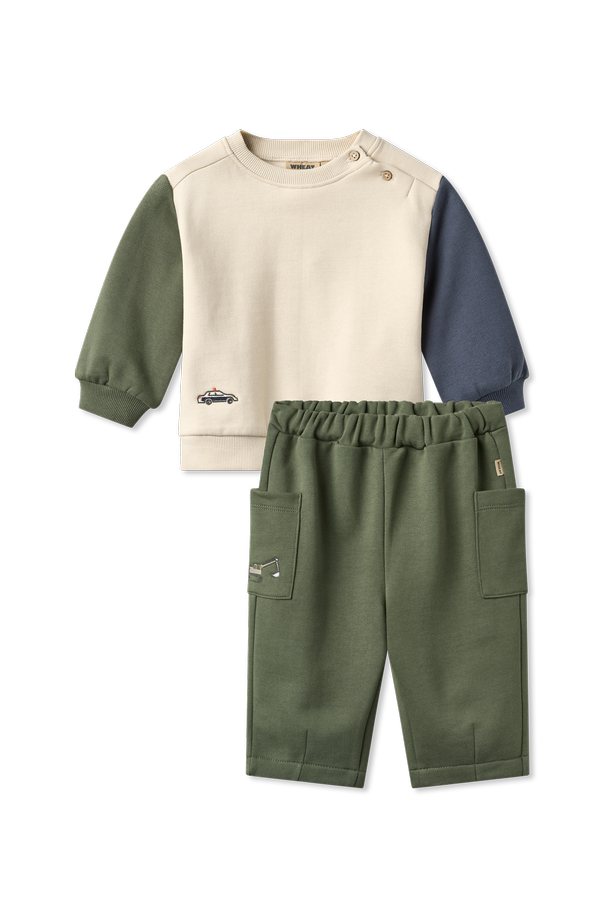 ‘Elliot’ set: sweatshirt, trousers od Wheat