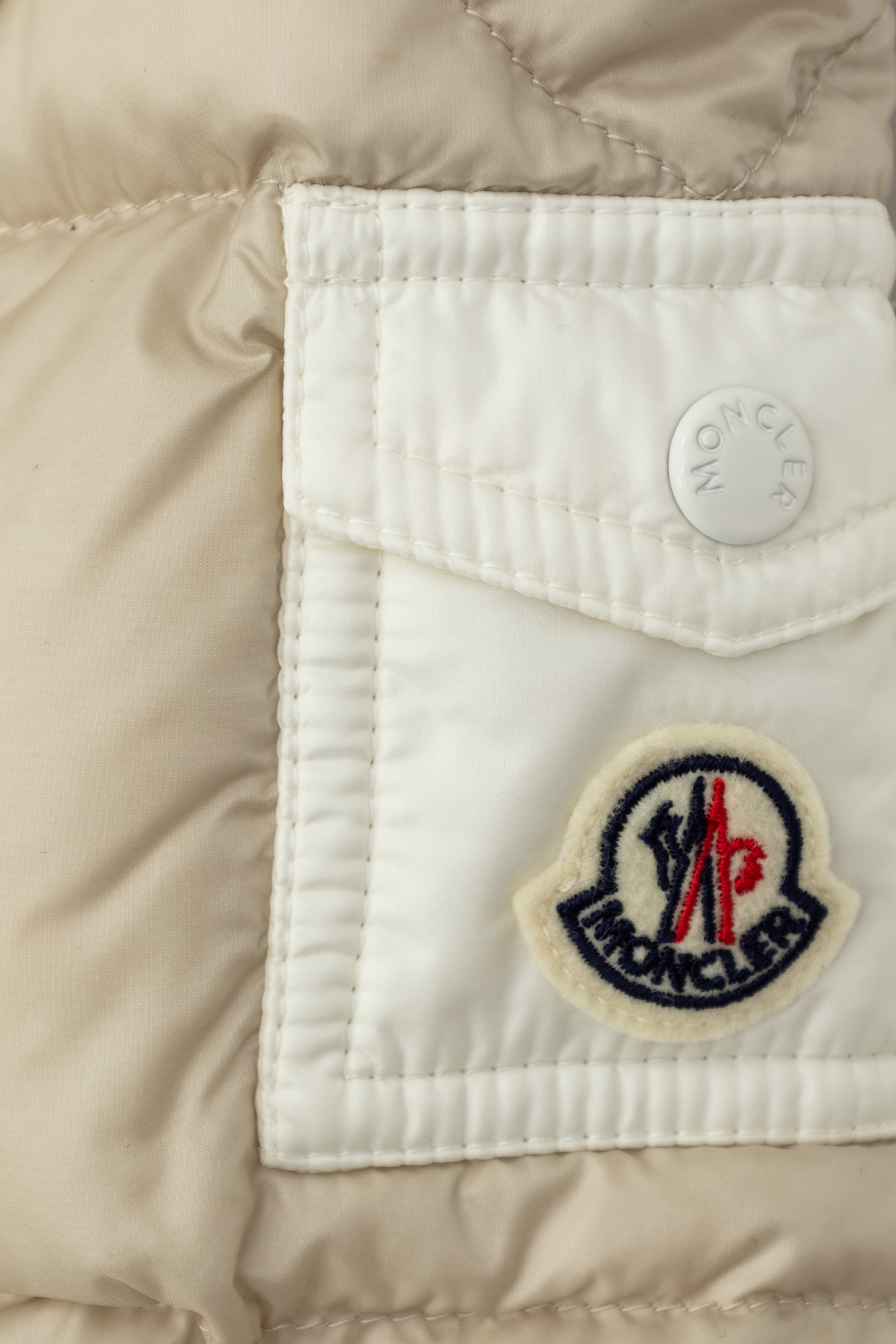 Moncler Enfant Moncler Enfant jacket with detachable leg sleeping bag