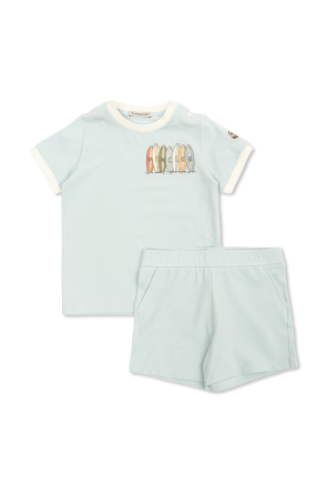 Conjunto: camiseta, pantalones cortos