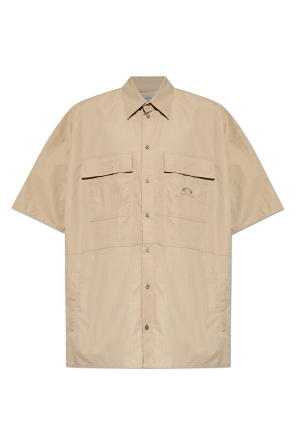 Camisa tipo 'oversize' con bolsillos