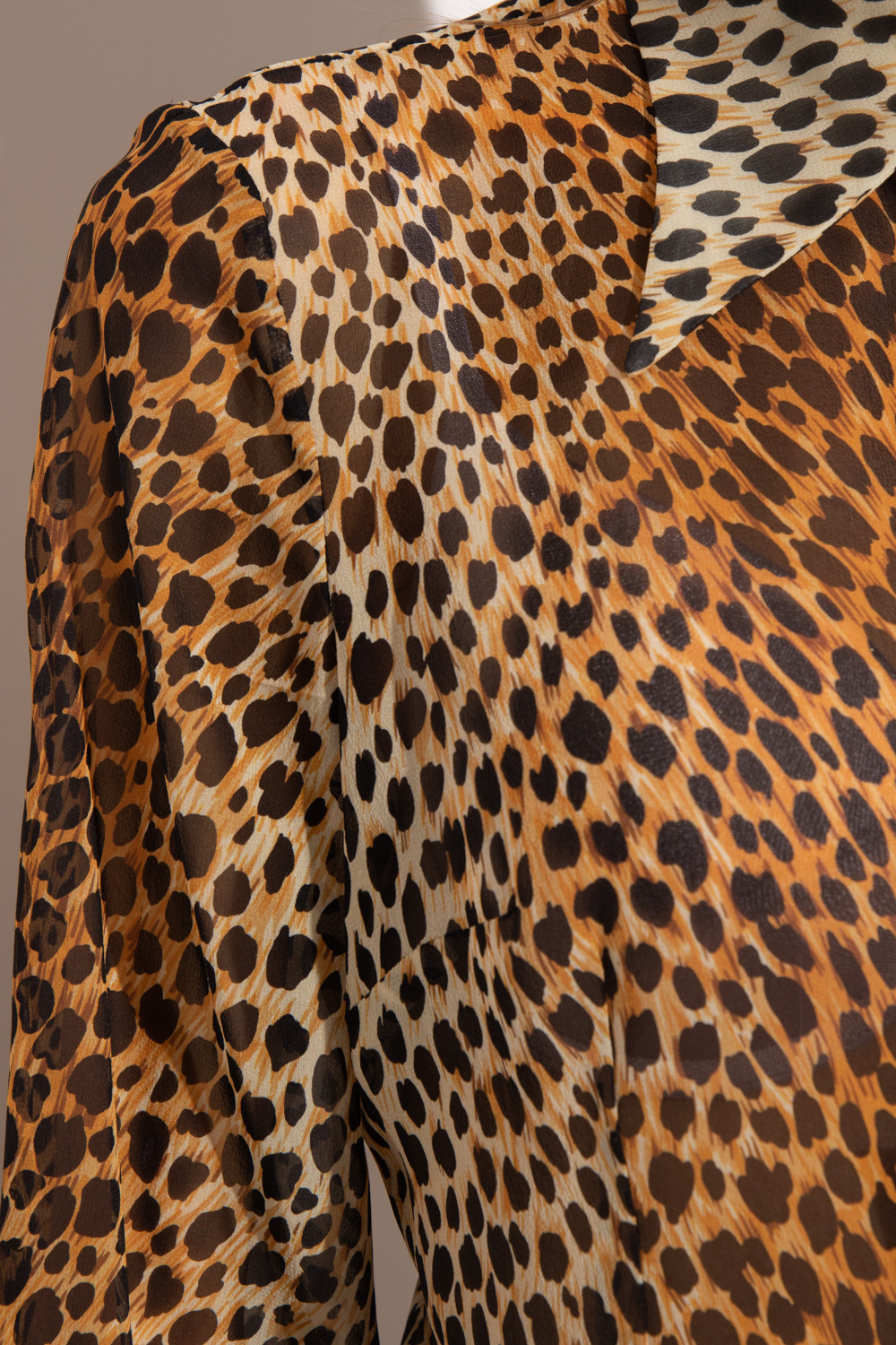 Dolce & Gabbana 724782 Silk shirt with animal motif