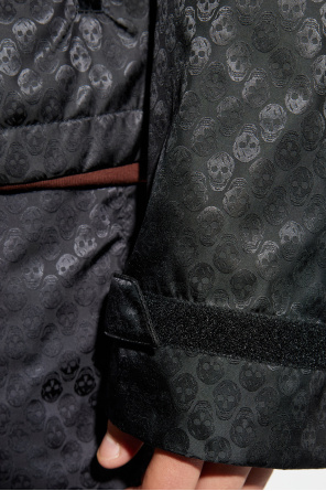 Alexander McQueen Jacke mit charakteristischem Totenkopf-Motiv