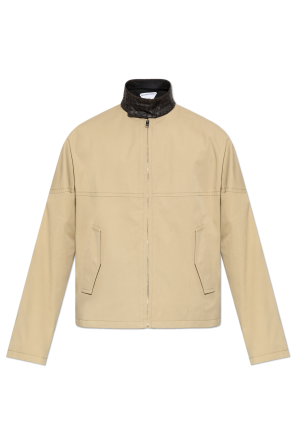 Chaqueta con cuello decorativo