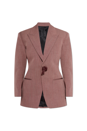 Blazer entallado con botón decorativo